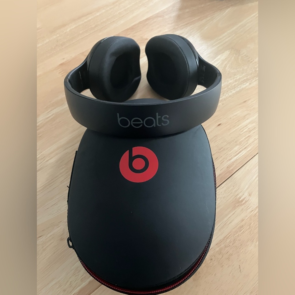 NWT Beats by Dr. Dre Studio Wireless Headphones